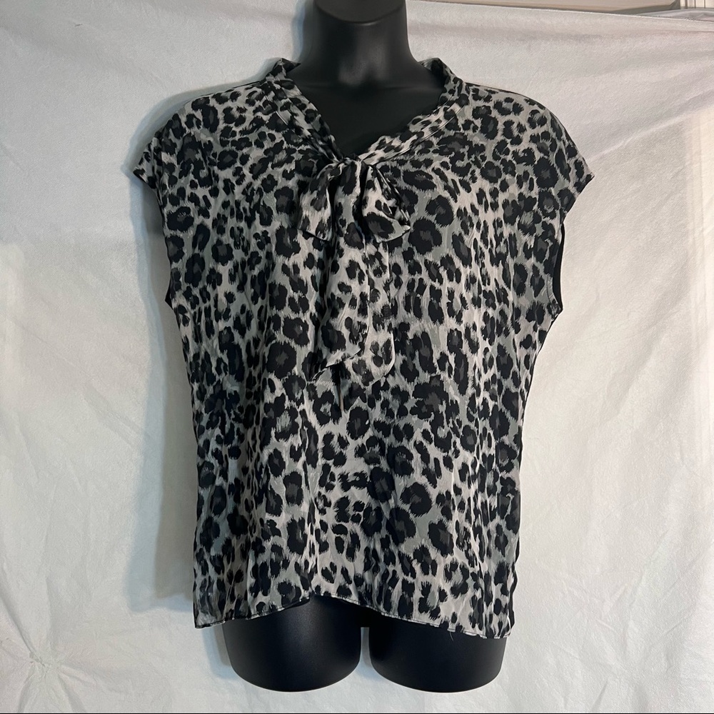NY&CO black & gray leopard print bow top, XL